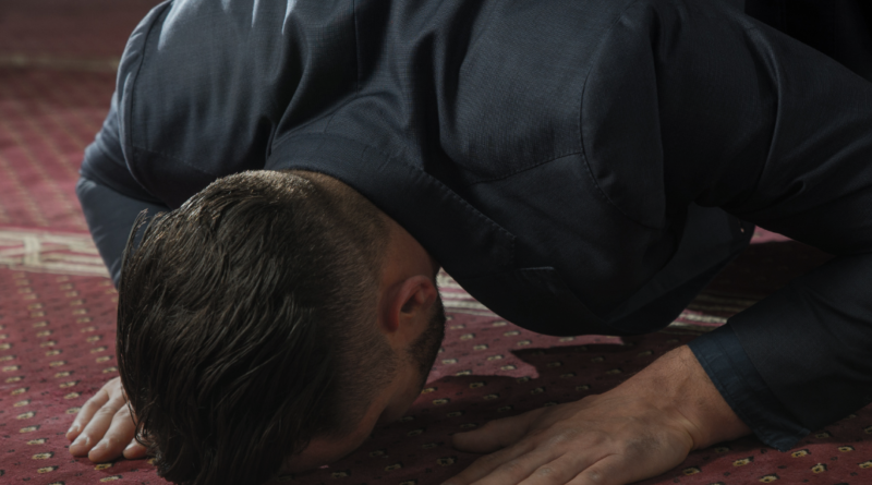 Sujud Sahwi: Memperbaiki Lupa dalam Shalat