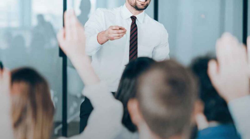 Meningkatkan Standar Pembelajaran Melalui Pengembangan Profesional Guru